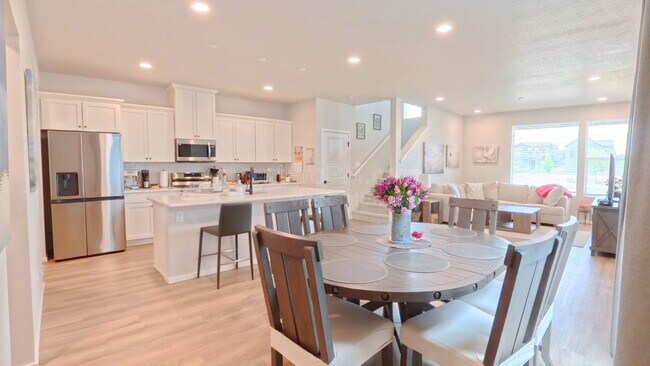 Building Photo - 6126 Saddle Horn Dr