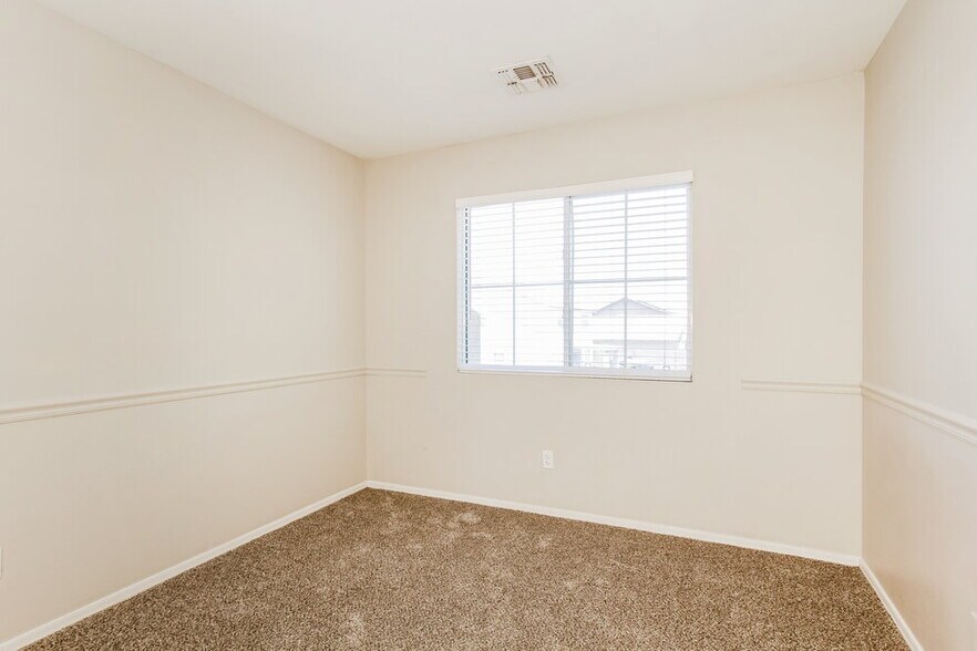 Building Photo - 15369 W Evans Dr