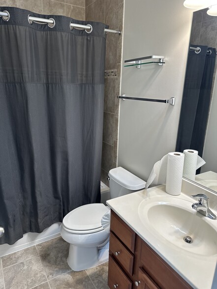 Building Photo - 600 Overlook Park Dr