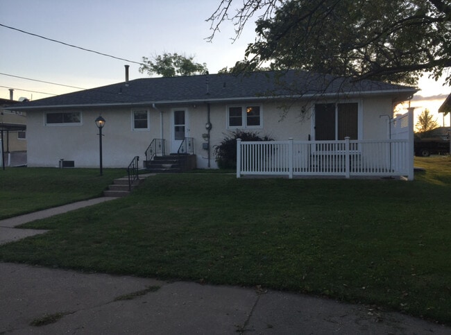 Building Photo - 3039 22nd St S