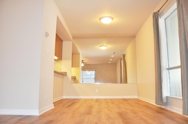 Building Photo - 5572 Magnolia Terrace