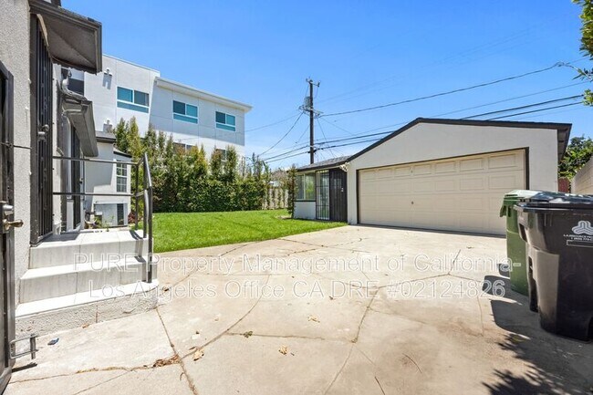 Building Photo - 1534 S Hayworth Ave