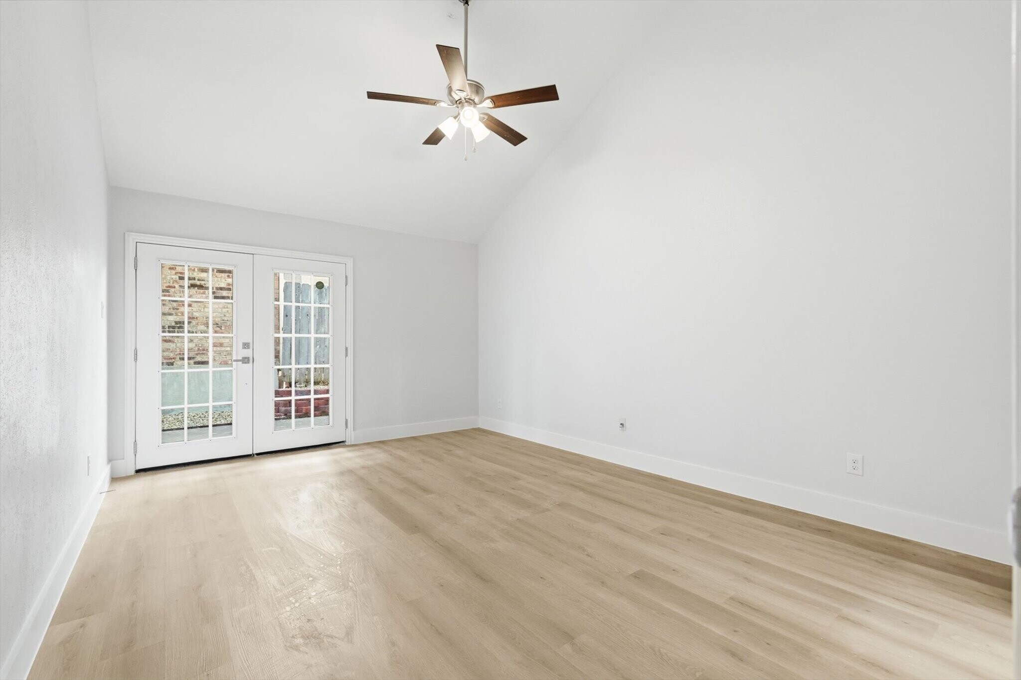 vaulted ceilings with doors leading to patio - 4813 Via Ventura