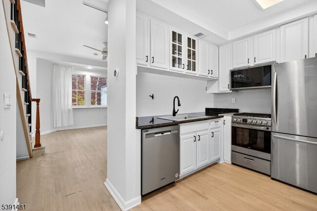 Building Photo - 159 Palisade Ave