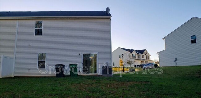 Building Photo - 8119 Paw Club Dr