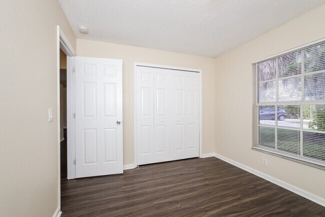 Building Photo - 646 Jaguar Ct