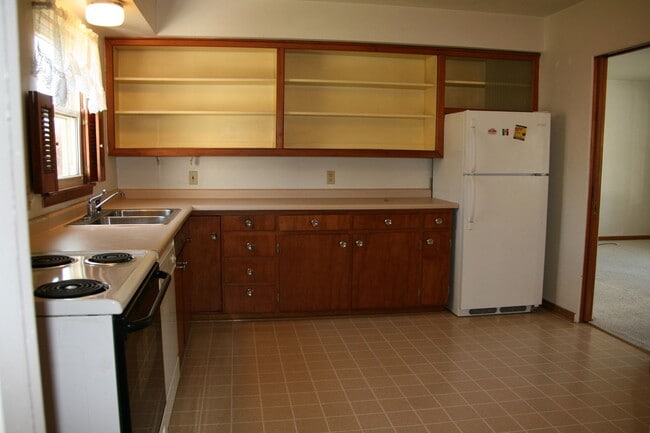 Building Photo - 4Bed 2 Bath House