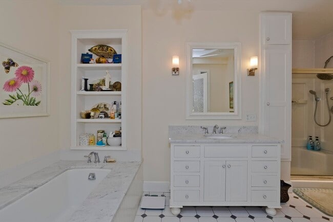 Building Photo - 25 Woodbridge St