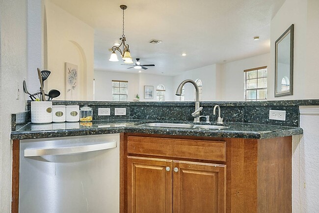 Building Photo - 135 Seagrape Dr