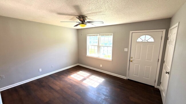 Building Photo - 896 Leacrest Ave