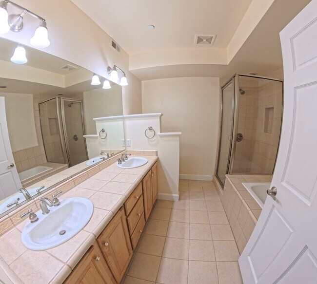 Building Photo - Riverwoods 2 Bedroom Condo