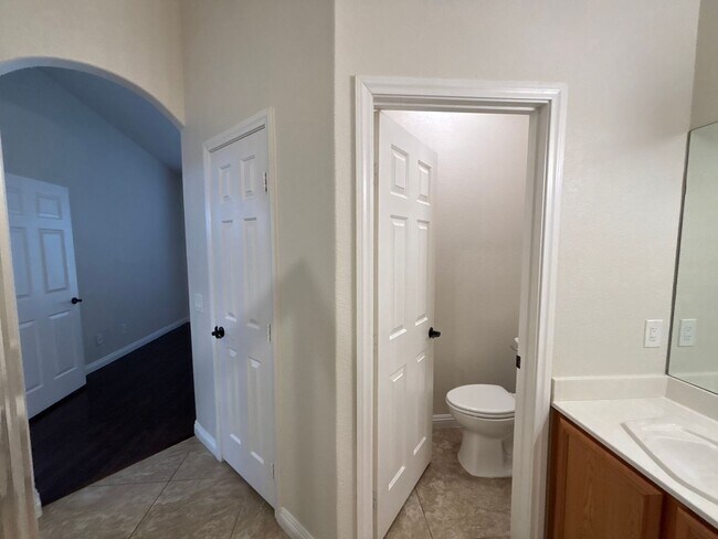 Building Photo - ***MOVE-IN SPECIAL!!!*** 2-Bedroom, 2-Bathroom Townhome located in Henderson, Nevada