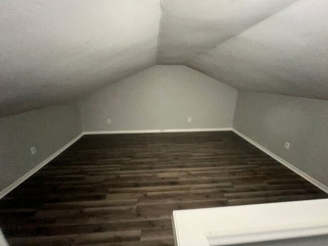 Building Photo - Beautiful 3 bedroom 1 bathroom Home (Section 8 Aproved)