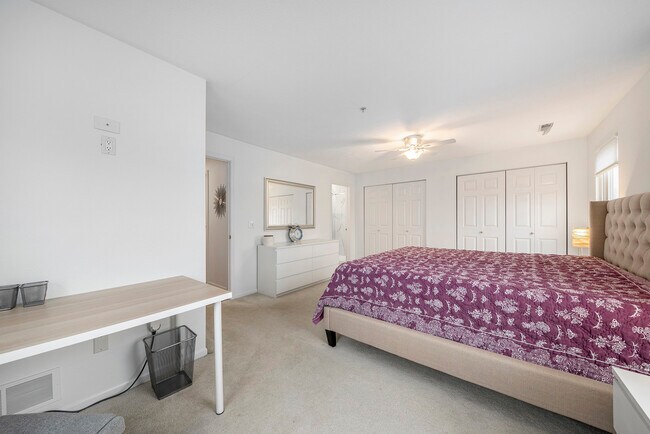 Building Photo - 1528 Oakfield Dr