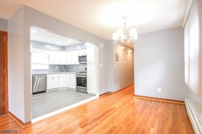 Building Photo - 43 Bleecker St