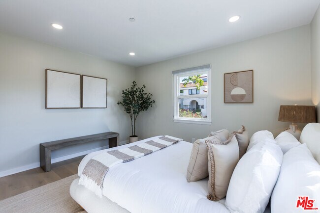 Building Photo - 509 Wynola St