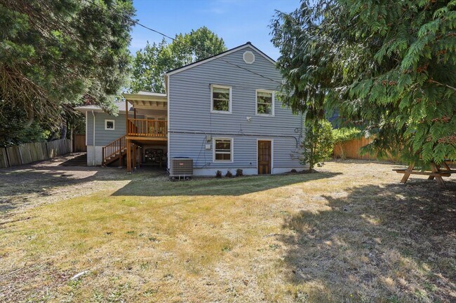Building Photo - 4076 NE 87th St