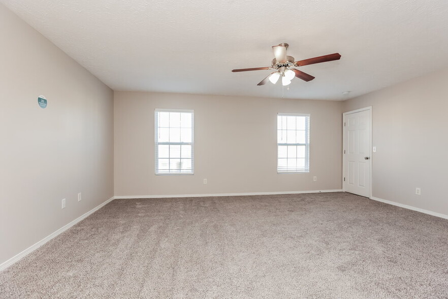 Building Photo - 5576 Dory Dr