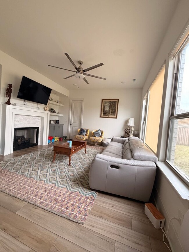 Building Photo - Spacious 5-Bedroom House in Cave Springs, AR