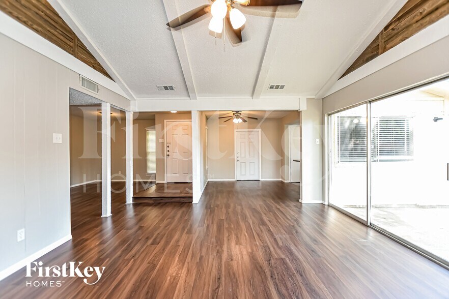 Building Photo - 710 Ravencroft Dr