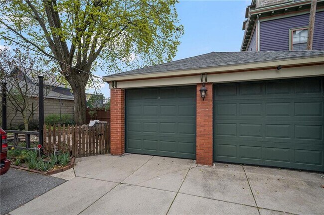 Building Photo - 22 Sycamore St