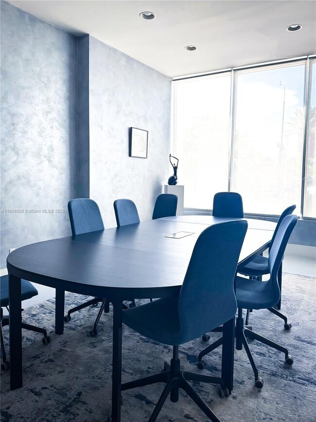 Building Photo - 3140 S Ocean Dr