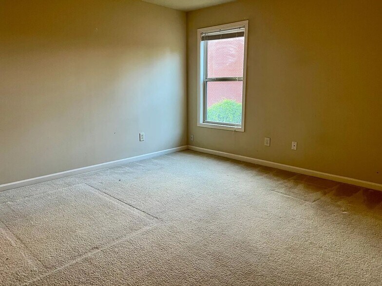 Building Photo - 6211 Crestgate Ln