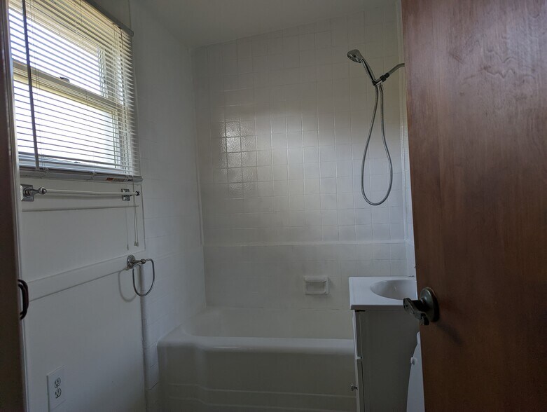 Building Photo - 25128 Feijoa Ave