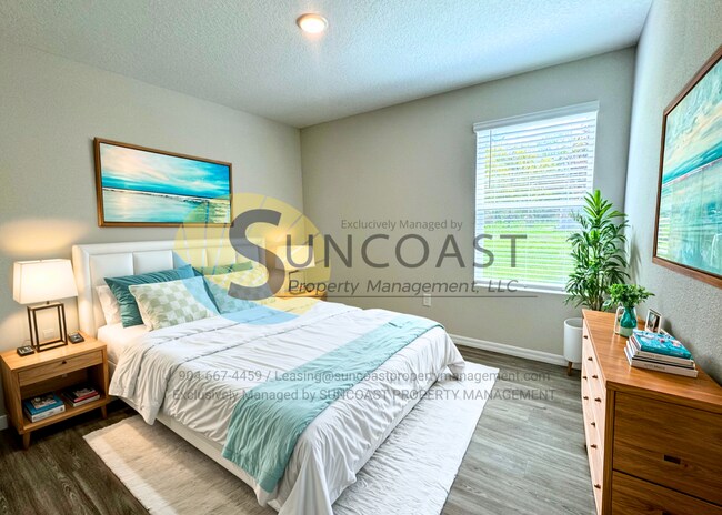 Building Photo - Luxury Home & Free to Apply!