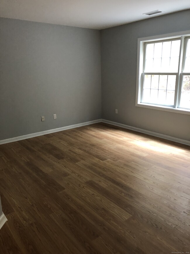 Building Photo - 504 Essex Ct