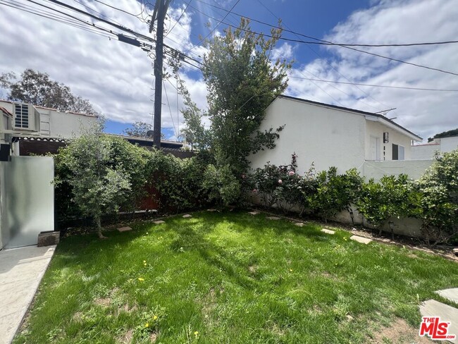 Building Photo - 8916 Cadillac Ave