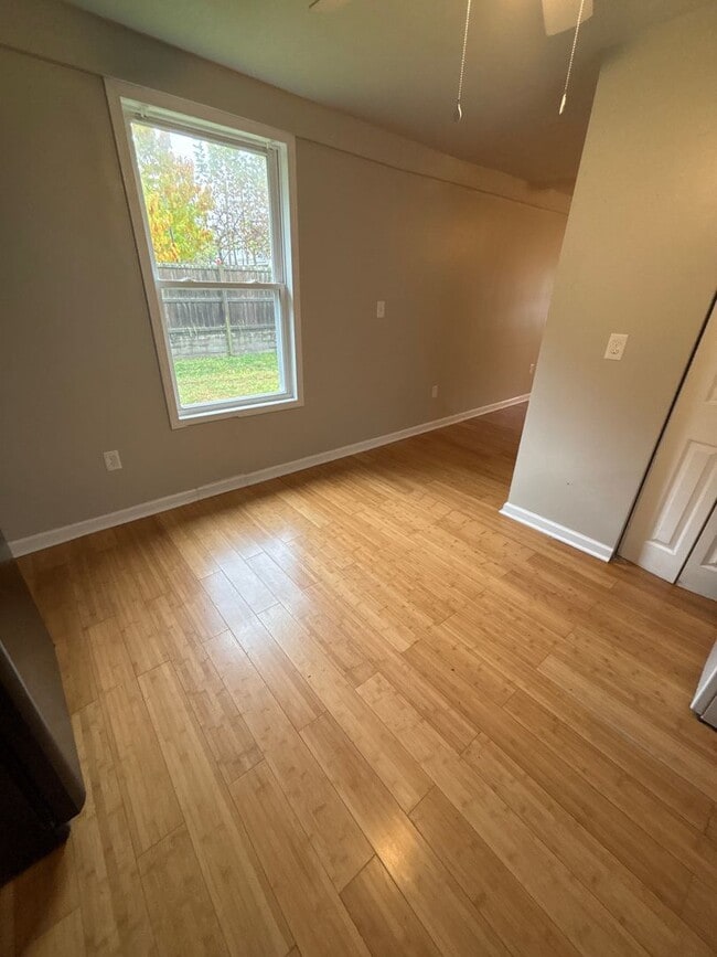 Building Photo - 606 N Upper St