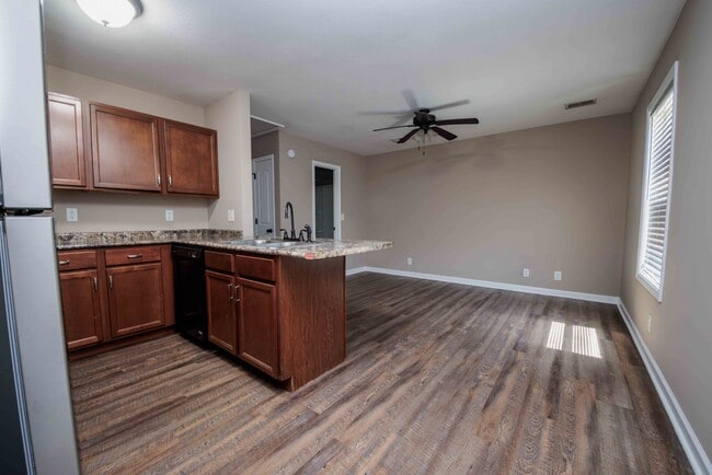 Building Photo - 798 Martin St