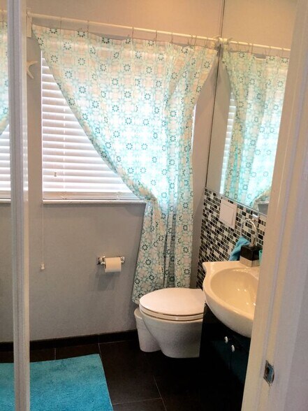 Bathroom - 1535 Jackson St
