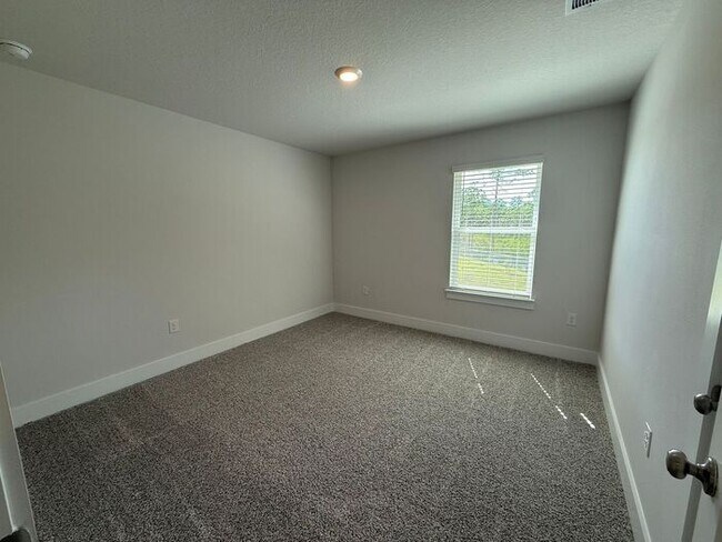 Building Photo - Gulf Breeze - Deer Ridge Crossing - 4 bedroom, 2.5 bathroom - New Construction