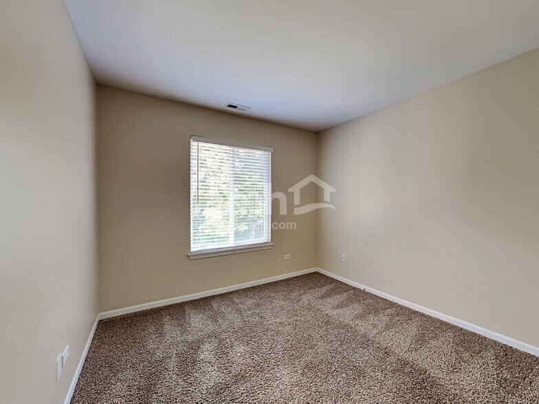 Building Photo - 2828 Sun Valley Dr