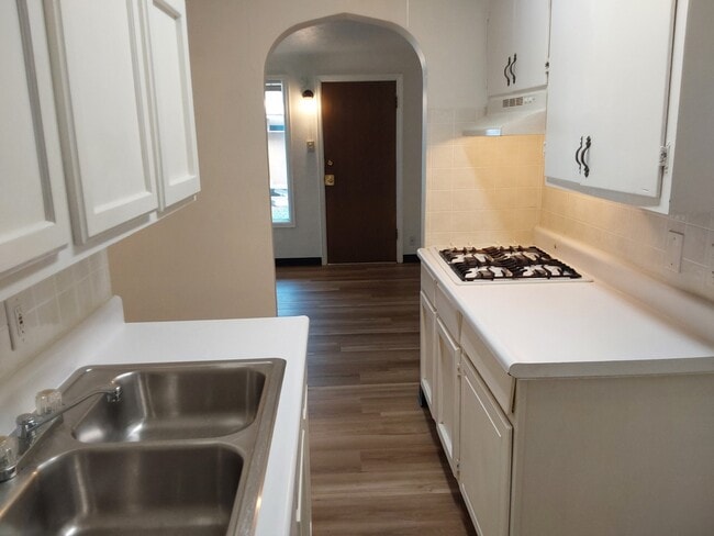 Building Photo - 103 E Stuart St