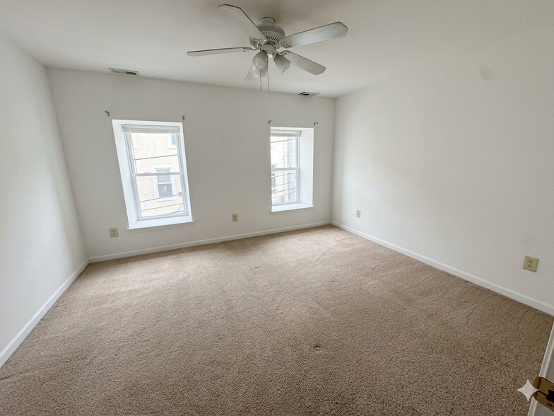 Building Photo - 4720 Fowler St