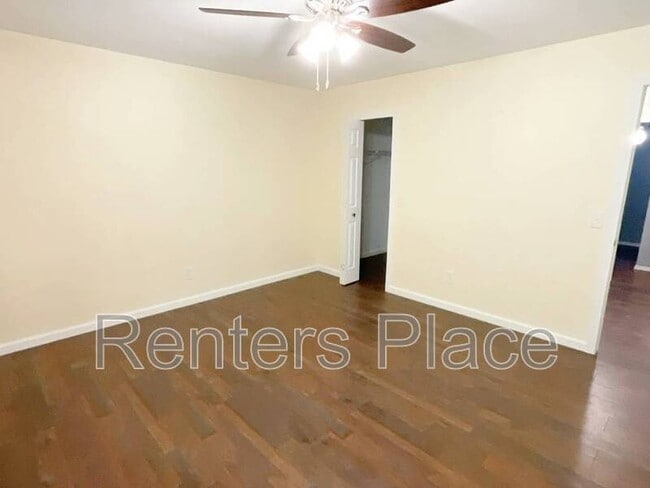 Building Photo - 1001 SW 101st St