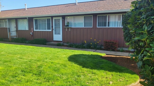 Primary Photo - Cozy 1 Bed/1 Bath Apartment in Quiet Compl...