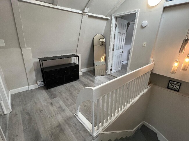 Building Photo - 14 Lathrop St