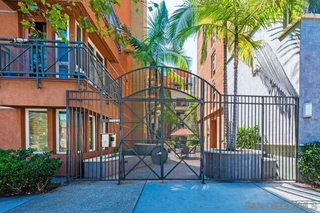 Building Photo - 525 11th Ave