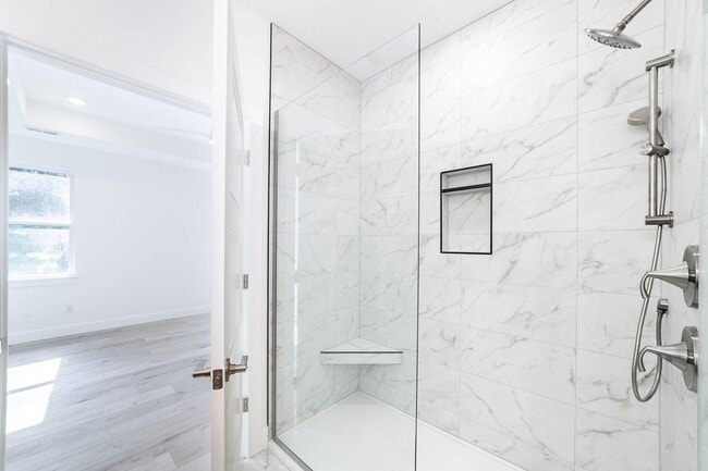 Building Photo - 808 Napa Dr