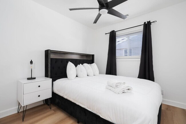 Building Photo - 8744 Montery Ct