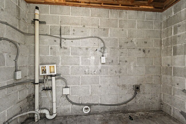 Building Photo - 1258 Rosemary Ln