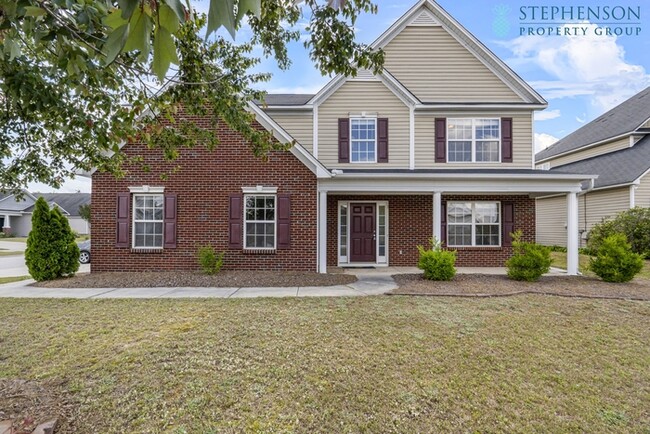 Building Photo - Freshly Remodeled 5 Bedroom with Primary B...