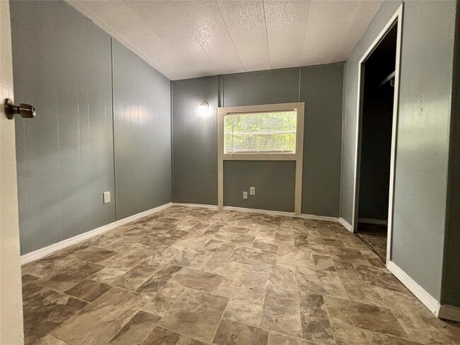 Building Photo - 13405 Commander Cir