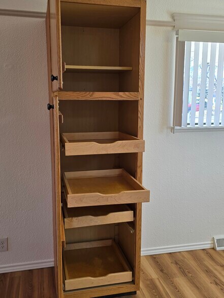 Storage galore roll out shelves - 12103 Viewpoint Dr