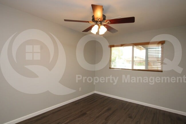 Building Photo - 8033 E Weldon Ave