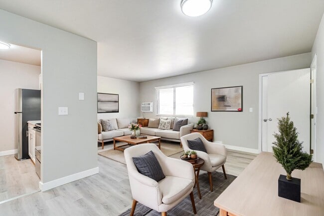 Interior Photo - The Grove on Lombard